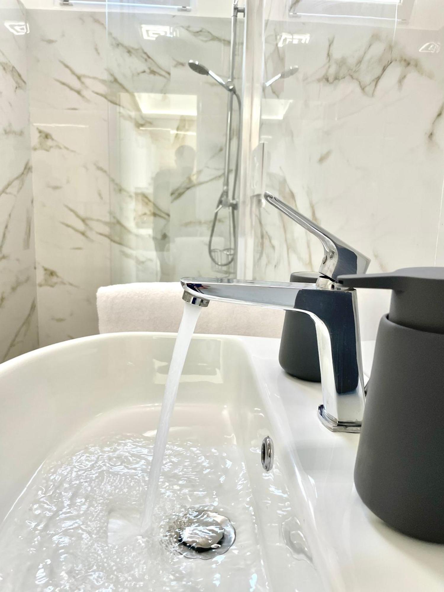 Апартаменти Vohis Luxury House - Fast Wi-Fi & Easy Parking Лечче Екстер'єр фото